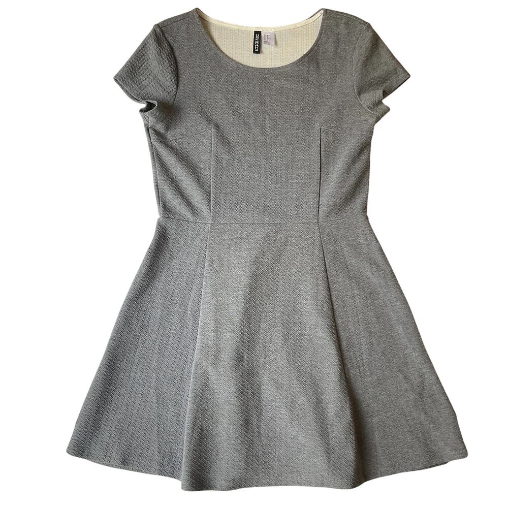 H&M Divided Women Dress US 10 Gray Fit & Flare Short Sleeve Knee Length